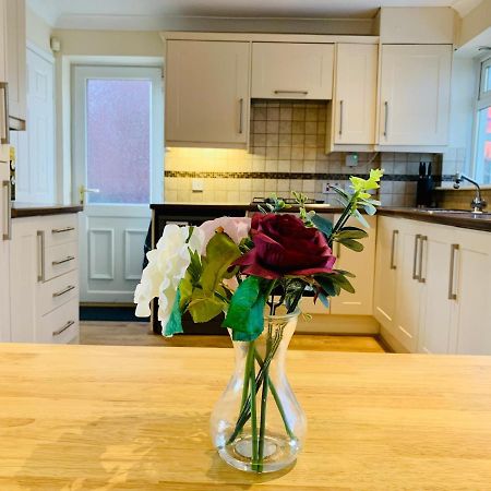 Homely Detached 3 Bedroom House Near Sheffield Rotherham Eksteriør billede