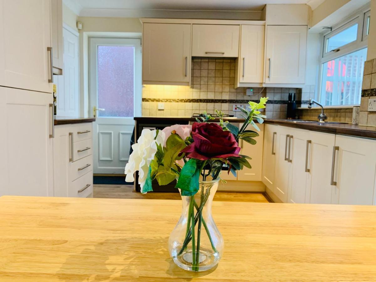 Homely Detached 3 Bedroom House Near Sheffield Rotherham Eksteriør billede
